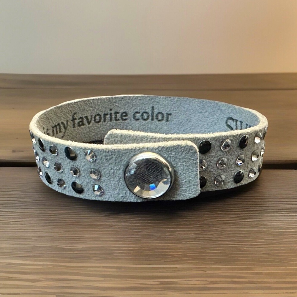 NEW Signed SWAROVSKI Jet Crystal leather SIMPLE SLATE Snap Bracelet Gray Grey 8